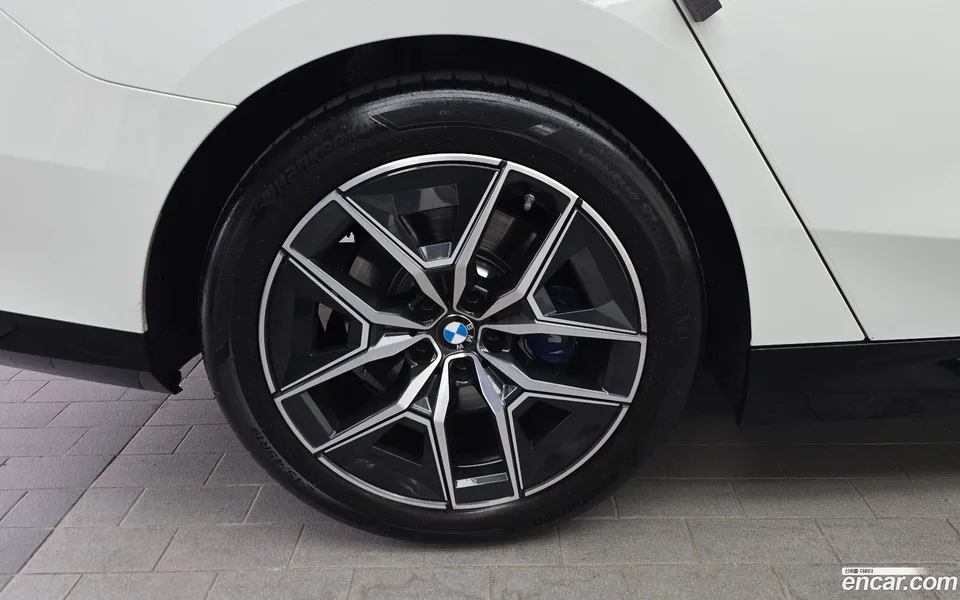 BMW 5 Series 520i M 2024 — миниатюра 5