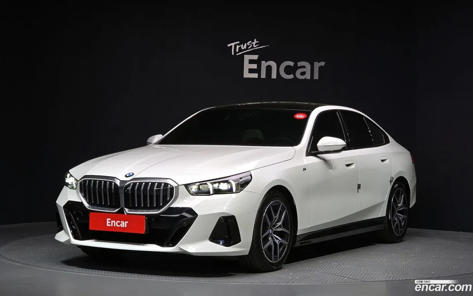 BMW 5 Series 520i M 2024 — фото 1, купить с доставкой в Москву