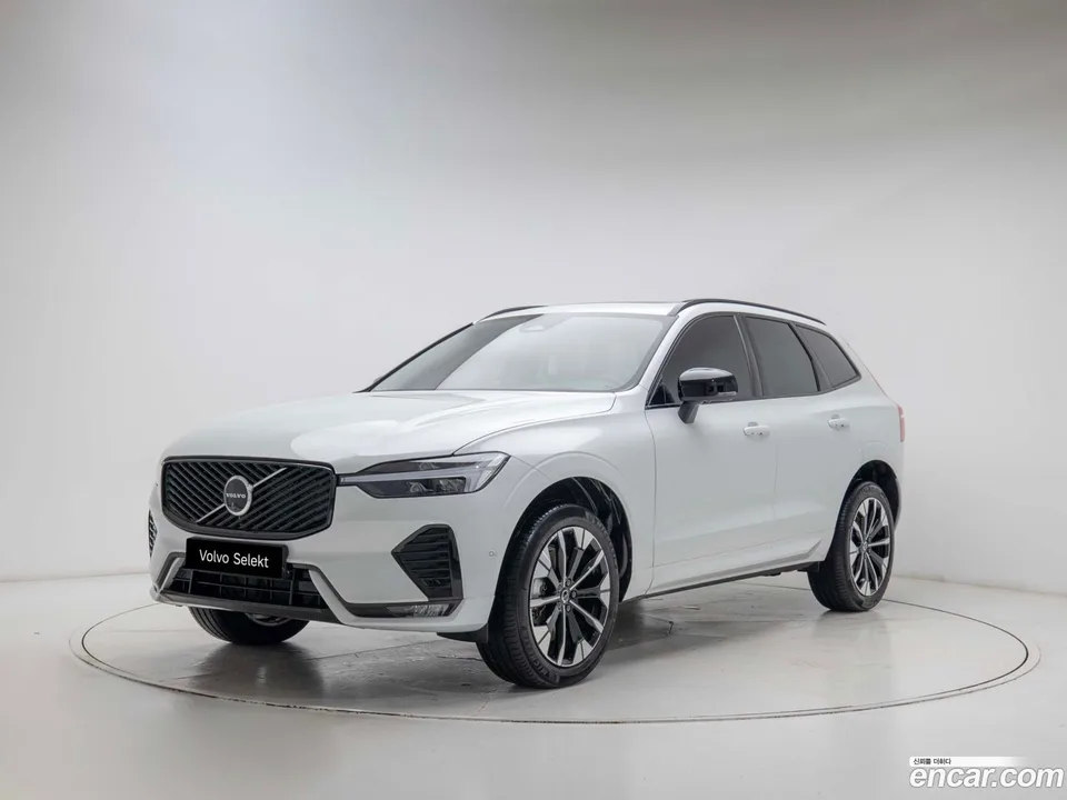 Volvo XC60 B5 2025 — фото 1, купить с доставкой в Москву