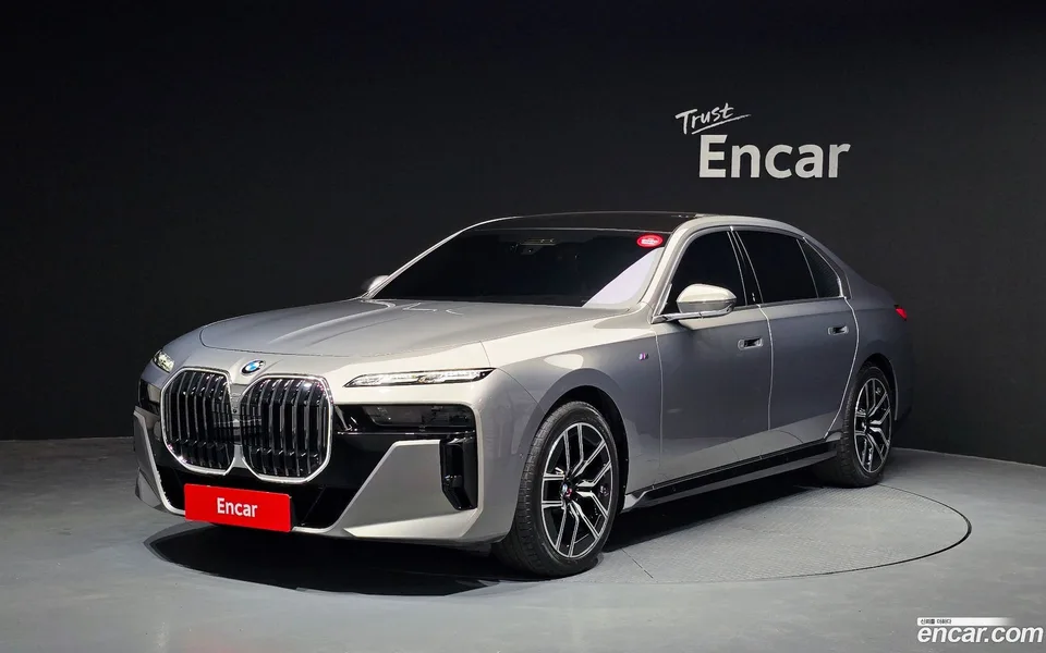 BMW 7 Series 740i xDrive M 2025 — фото 1, купить с доставкой в Москву