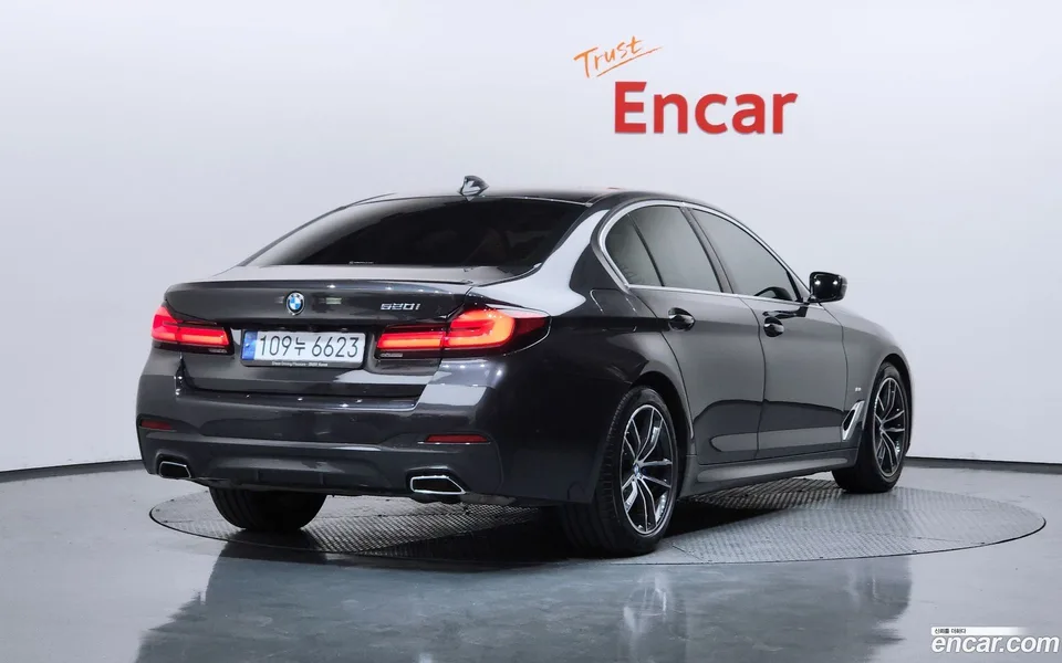 BMW 5 Series 520i M 2022 — миниатюра 2