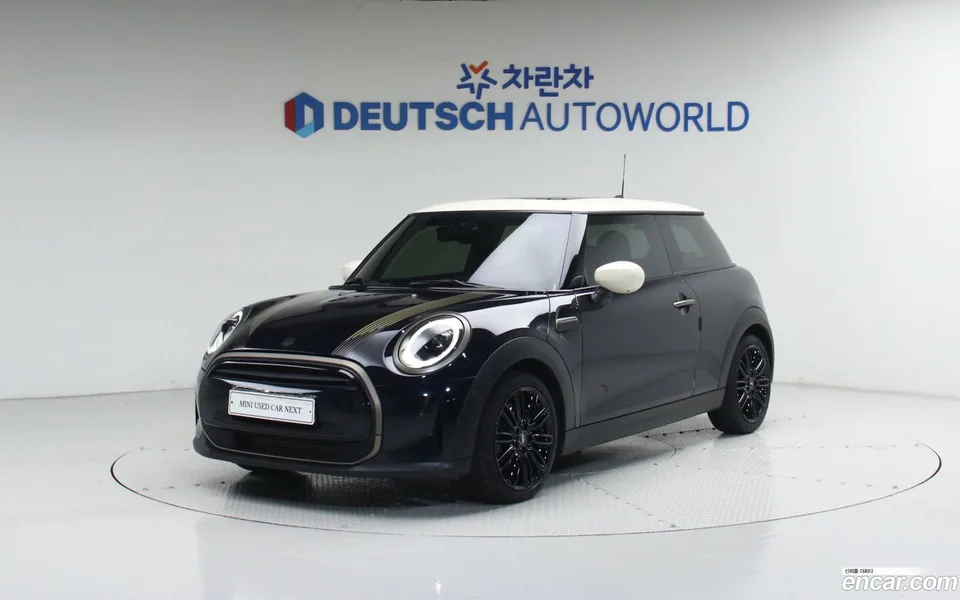 MINI Cooper 2023 — фото 1, купить с доставкой в Москву