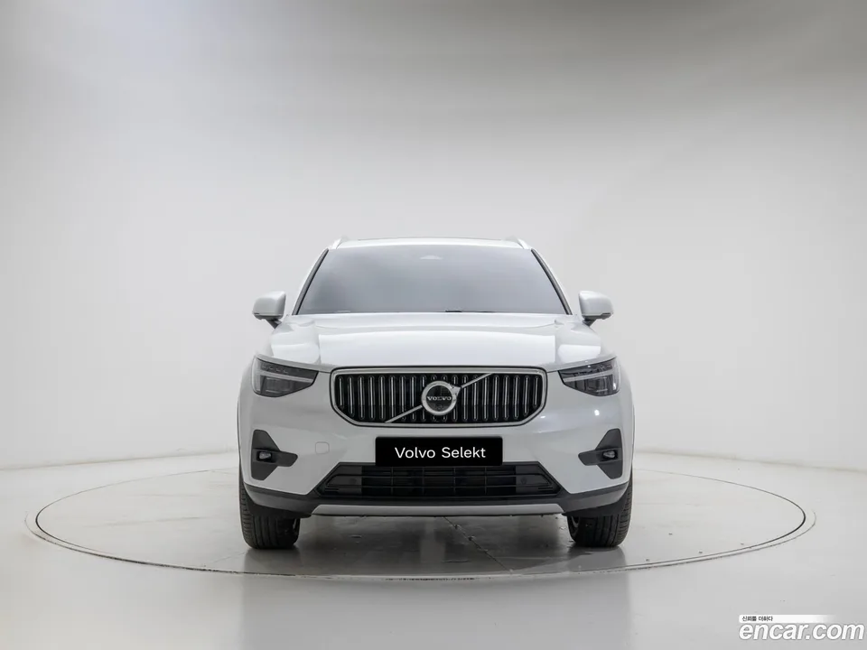 Volvo XC40 B4 2025 — миниатюра 2