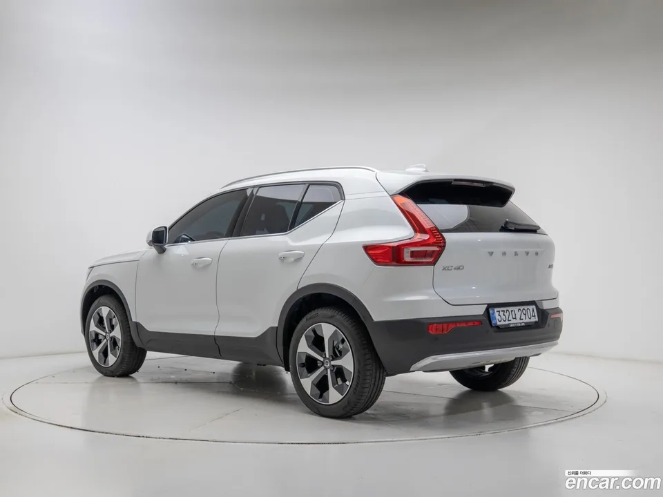 Volvo XC40 B4 2025 — миниатюра 4