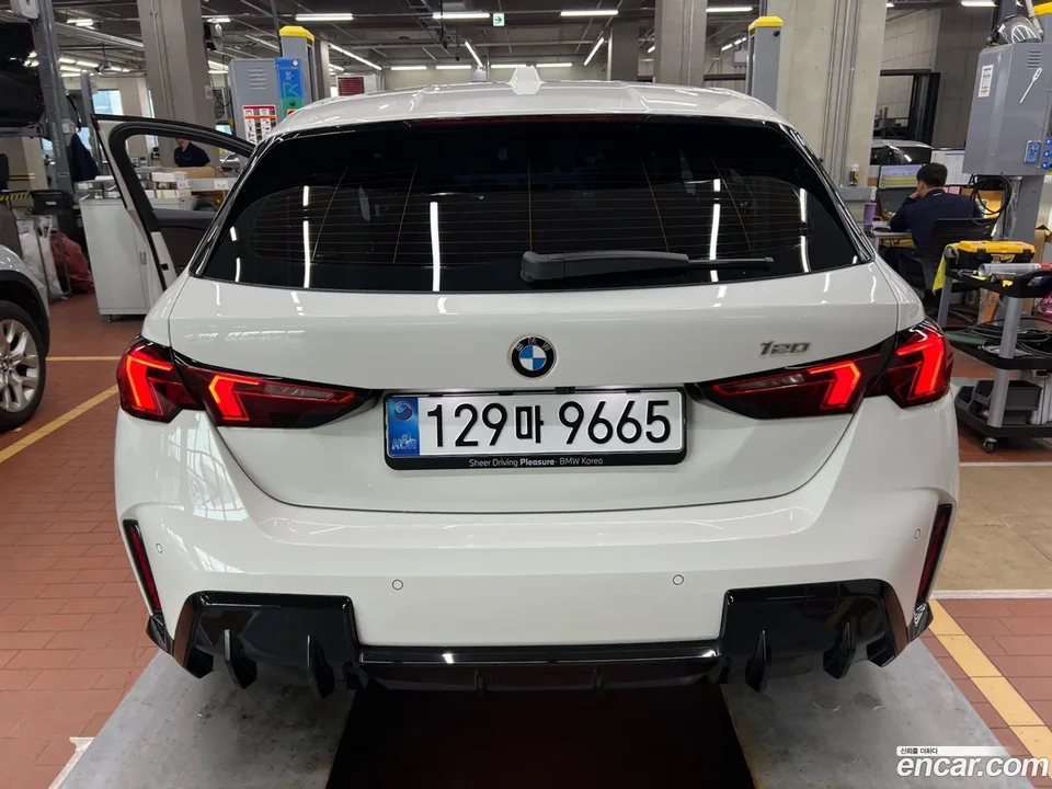 BMW 1 Series 120 M 2025 — миниатюра 3