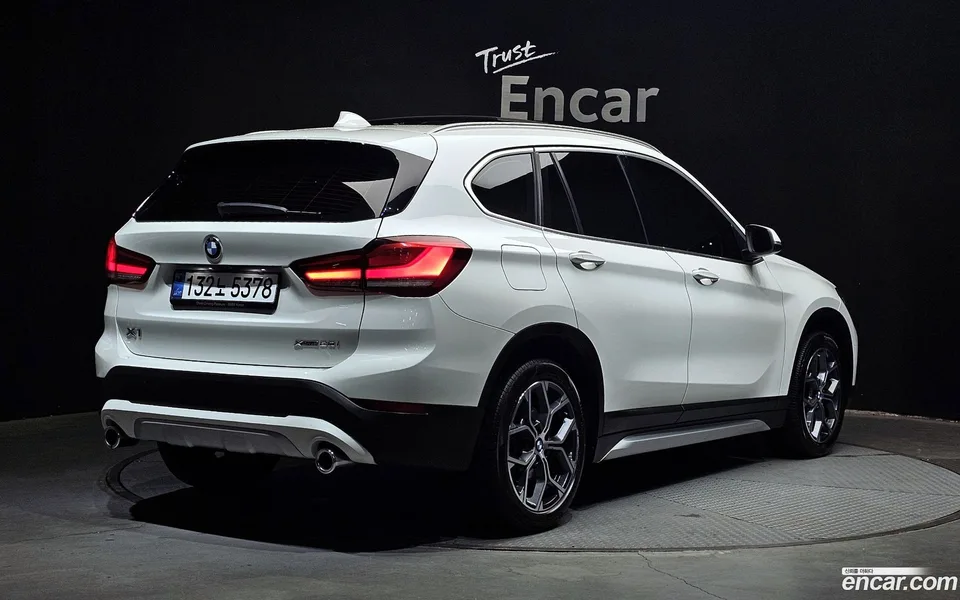 BMW X1 xDrive 20i xLine 2022 — миниатюра 2