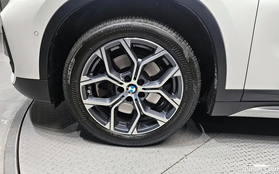 BMW X1 xDrive 20i xLine 2022 — миниатюра 5