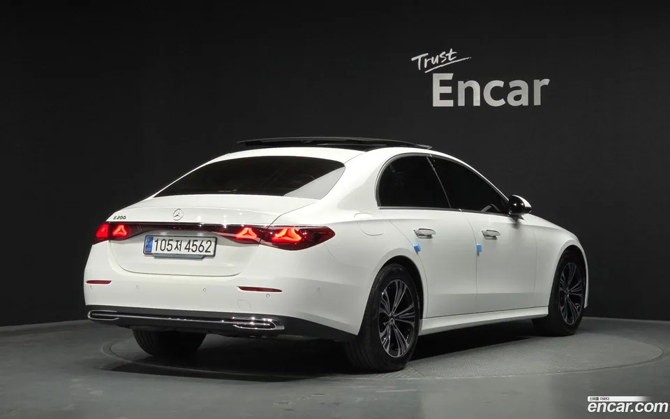 Mercedes-Benz E-Class E200 2024 — миниатюра 2