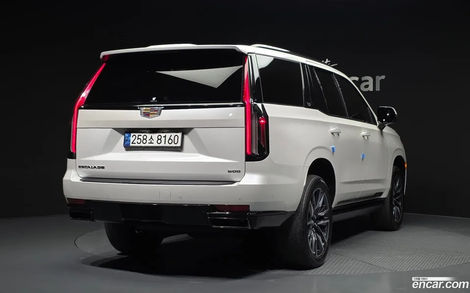 Cadillac Escalade 6.2 2022 — миниатюра 2