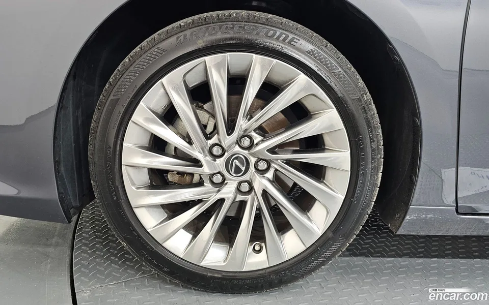 Lexus ES 300h 2022 — миниатюра 5