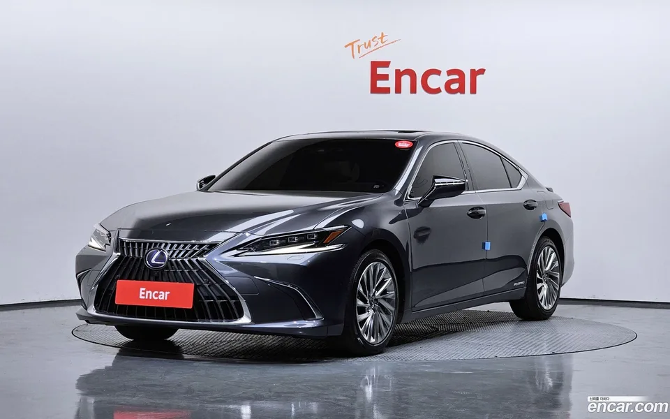 Lexus ES 300h 2022 — фото 1, купить с доставкой в Москву