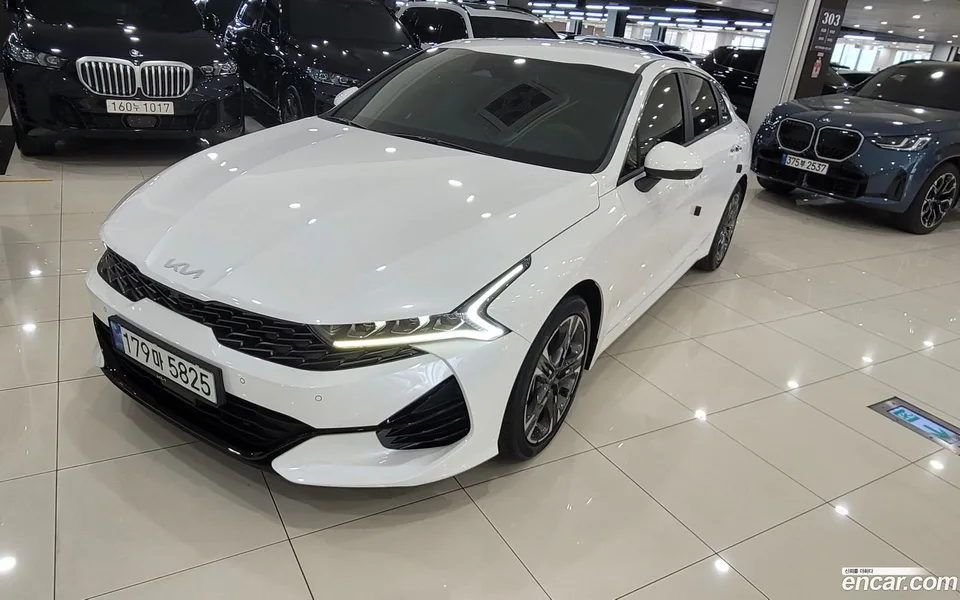 Kia K5 2.0 2022 — фото 1, купить с доставкой в Москву