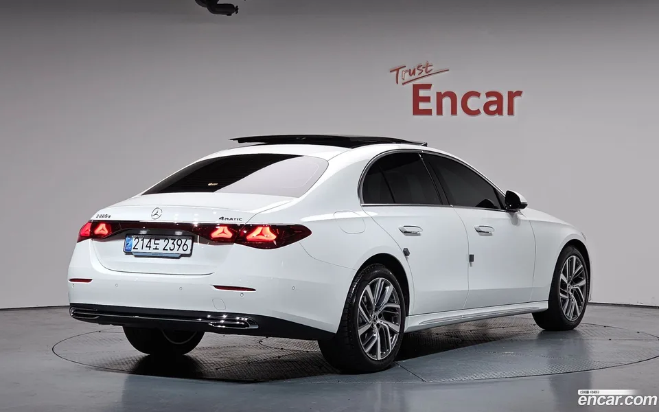 Mercedes-Benz E-Class E220d 4MATIC 2024 — миниатюра 2