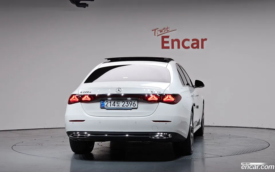 Mercedes-Benz E-Class E220d 4MATIC 2024 — миниатюра 4