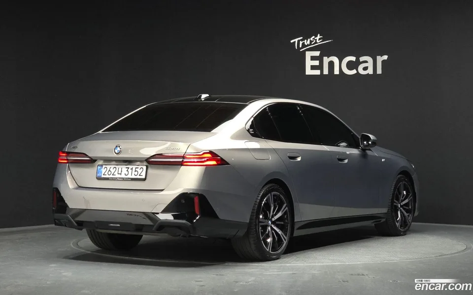 BMW 5 Series 530i xDrive M 2025 — миниатюра 2