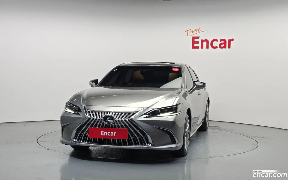 Lexus ES 300h 2025 — миниатюра 3