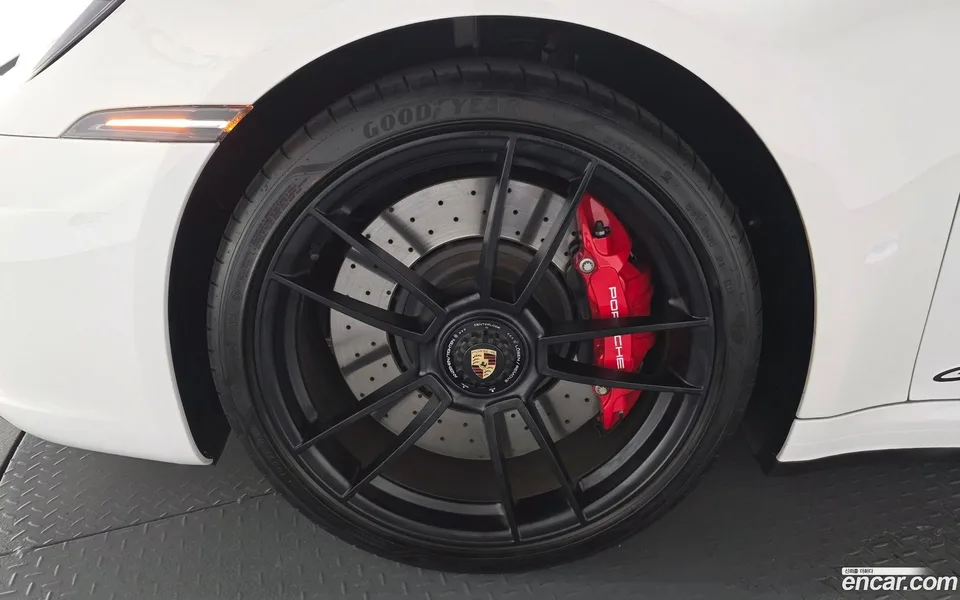 Porsche 911 (992) 4 GTS 2022 — миниатюра 5