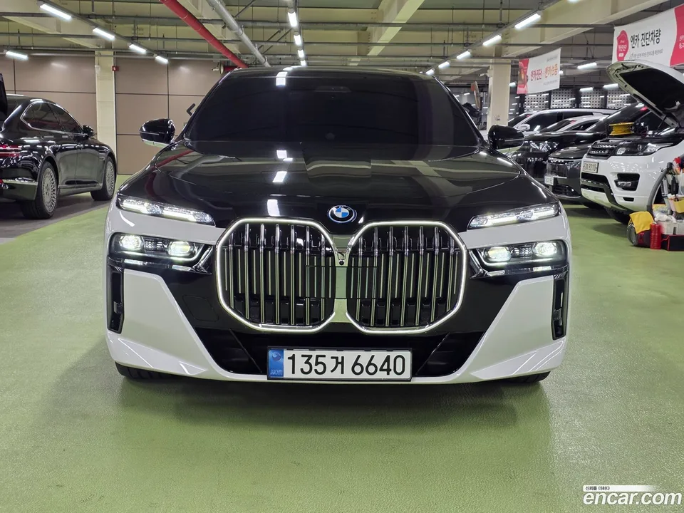 BMW 7 Series 750e xDrive M 2024 — миниатюра 3