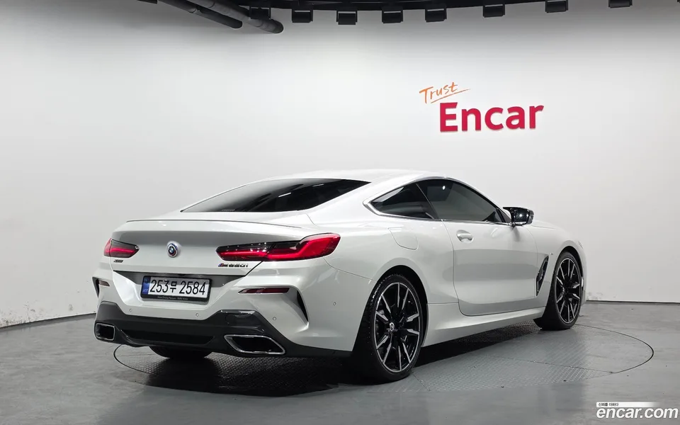 BMW 8 Series M850i xDrive 2022 — миниатюра 2