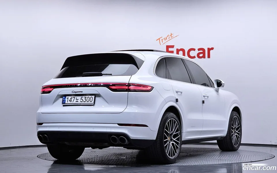 Porsche Cayenne 3.0 2023 — миниатюра 2