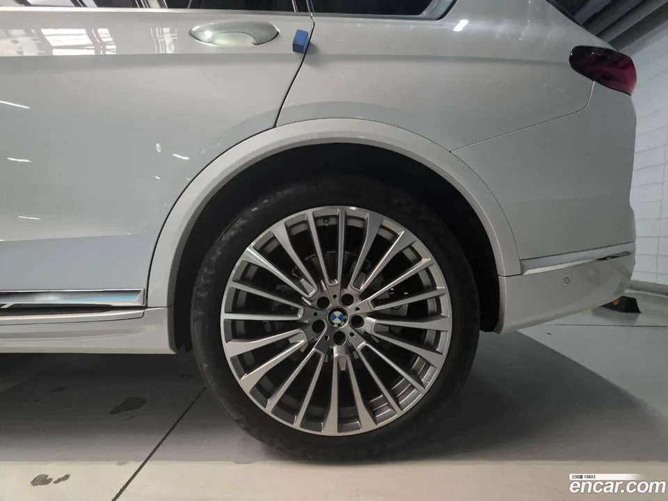 BMW X7 xDrive 40i 7 2022 — миниатюра 5