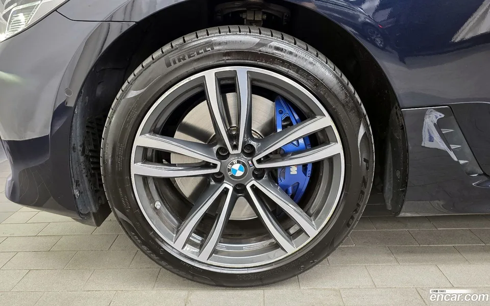 BMW 6 Series GT 620d xDrive M 2023 — миниатюра 5