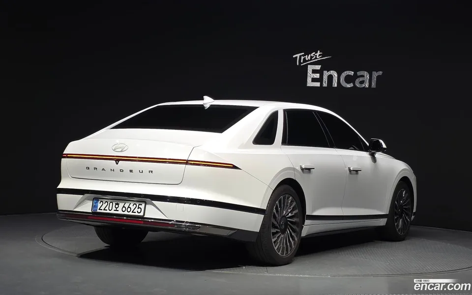 Hyundai Grandeur 2.5 2WD 2023 — миниатюра 2