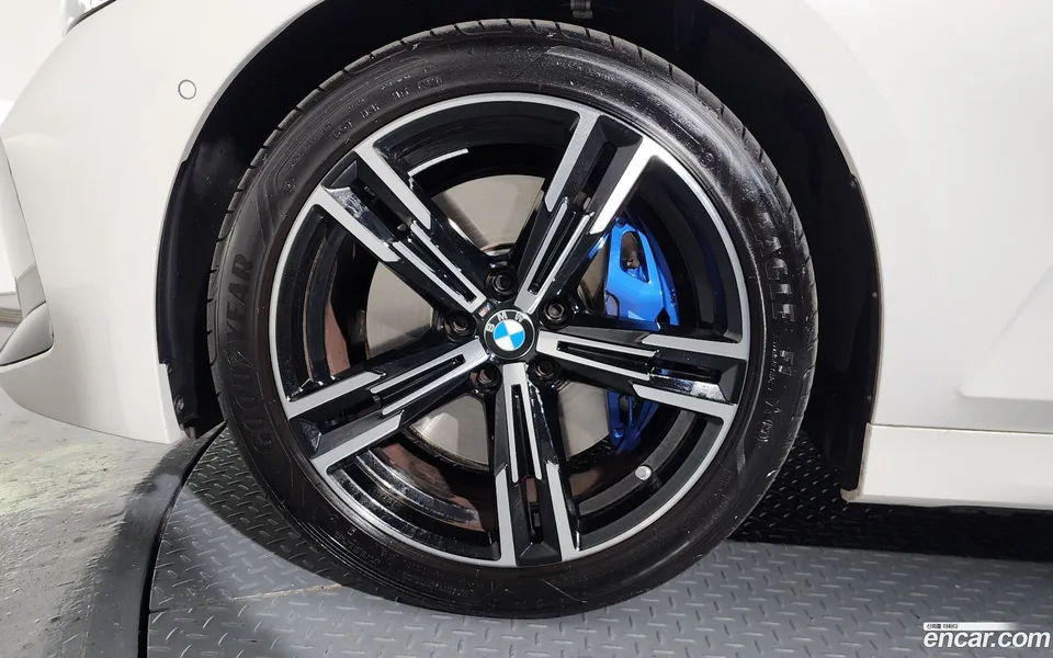 BMW 3 Series 320i M 2023 — миниатюра 5