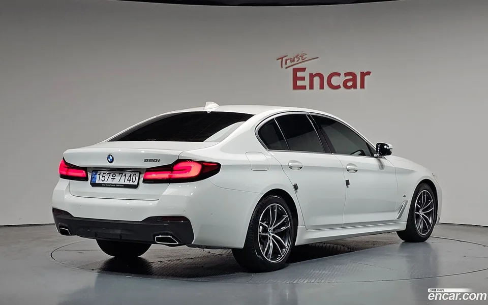 BMW 5 Series 520i M 2022 — миниатюра 2