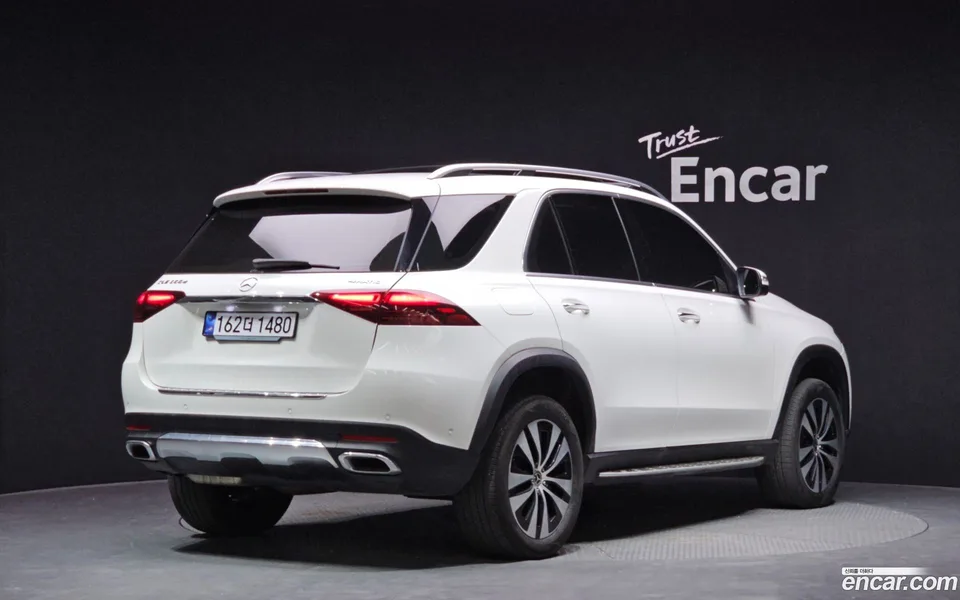 Mercedes-Benz GLE-Class GLE300d 4MATIC 2023 — миниатюра 2