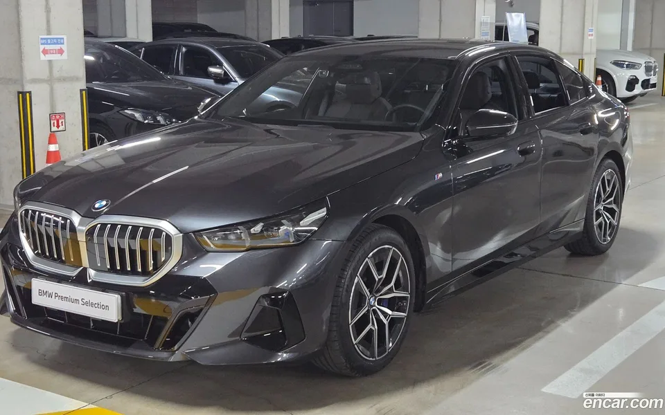 BMW 5 Series 523d M 2025 — фото 1, купить с доставкой в Москву