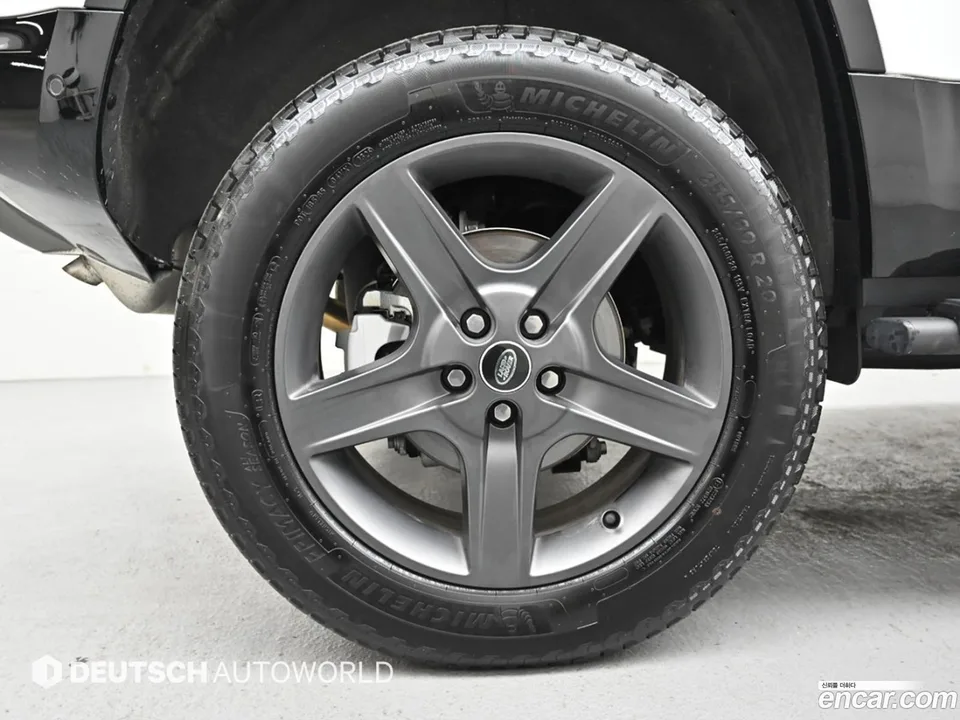 Land Rover Defender 110 P300 X- SE 2025 — миниатюра 4