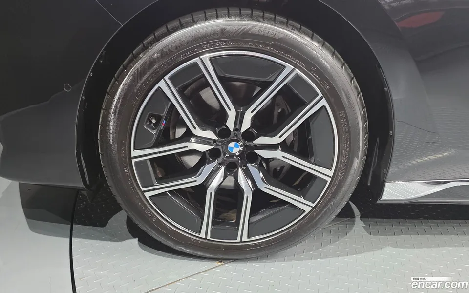 BMW 7 Series 740d xDrive M 2025 — миниатюра 5