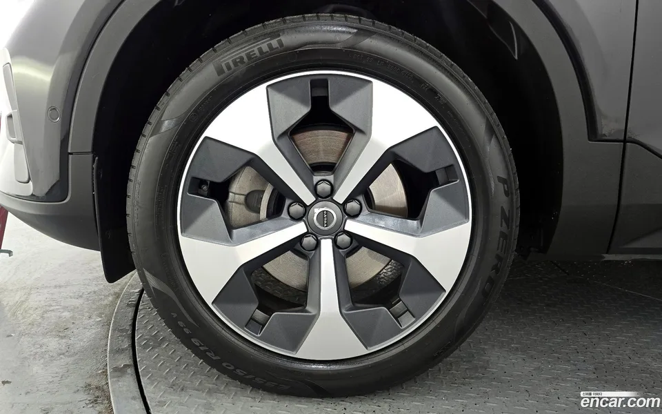 Volvo XC40 B4 2023 — миниатюра 5