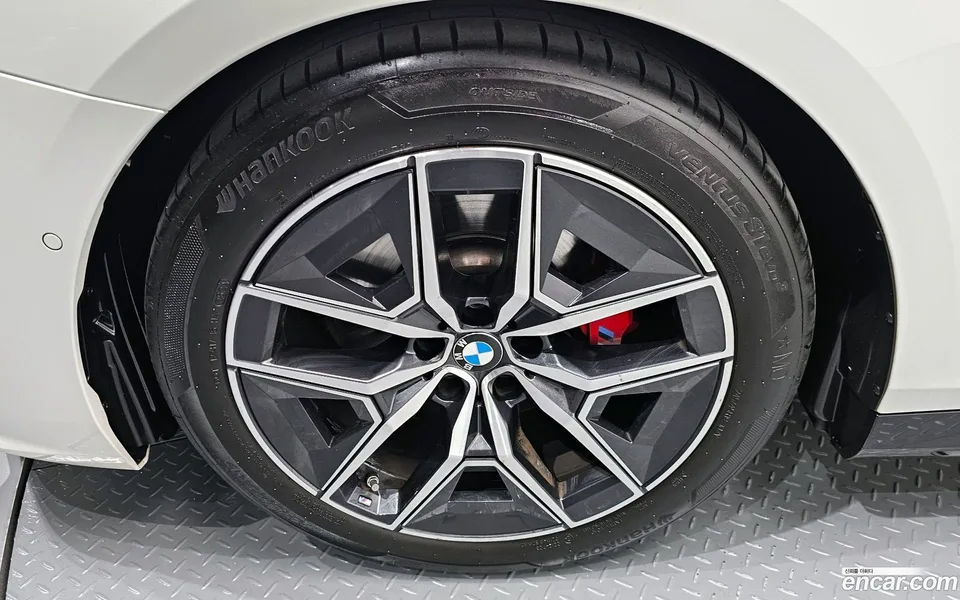 BMW 5 Series 520i 2024 — миниатюра 5
