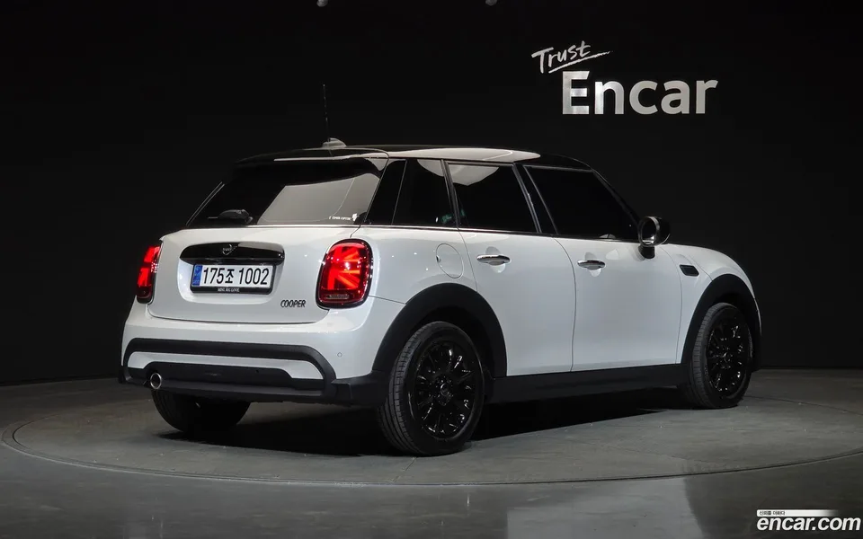 MINI Cooper 5 2024 — миниатюра 2
