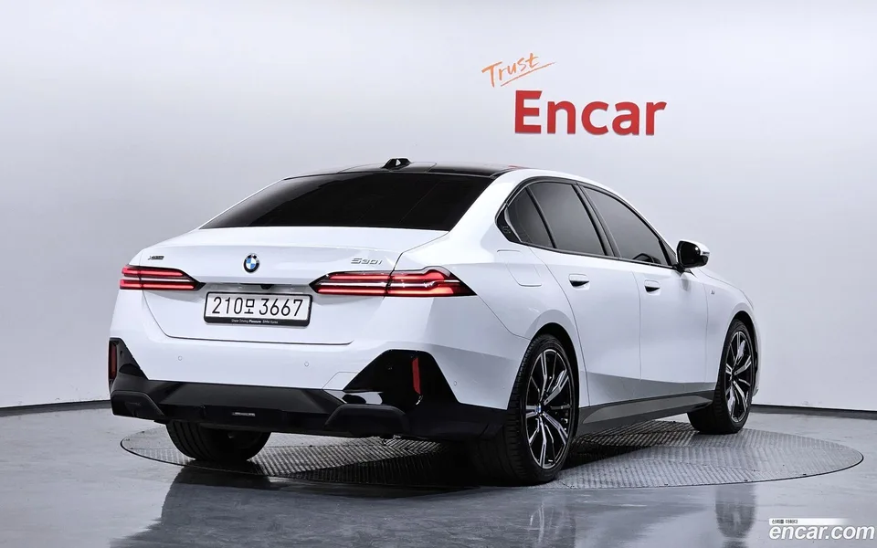 BMW 5 Series 530i xDrive M 2025 — миниатюра 2