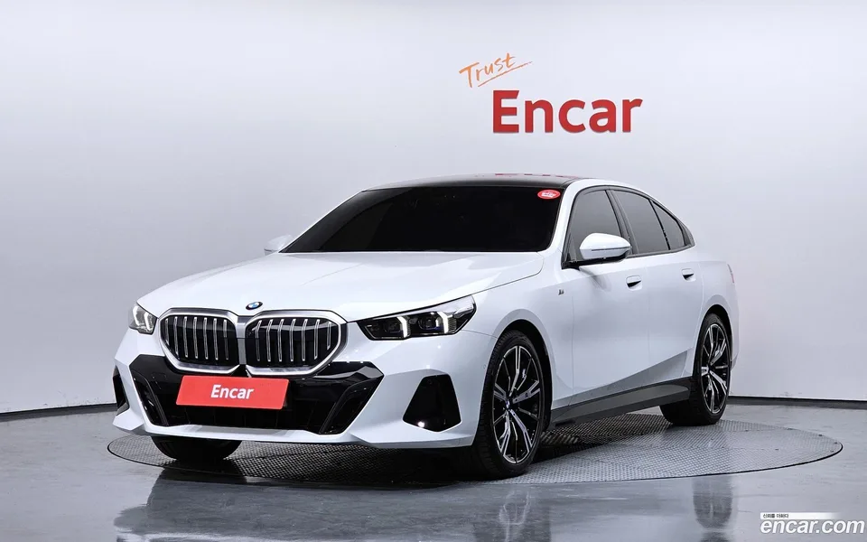 BMW 5 Series 530i xDrive M 2025 — фото 1, купить с доставкой в Москву