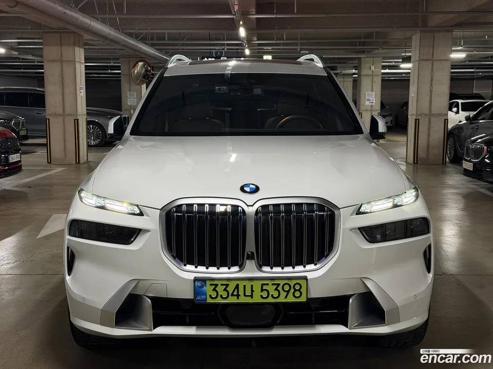 BMW X7 xDrive 40i 7 2025 — миниатюра 3