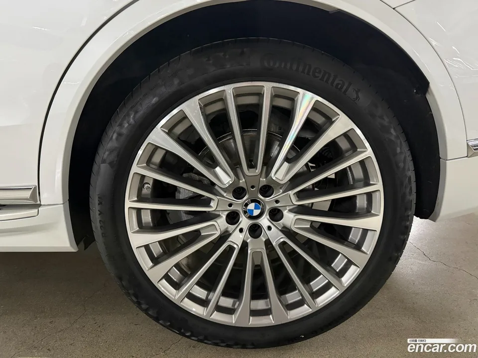 BMW X7 xDrive 40i 7 2025 — миниатюра 5