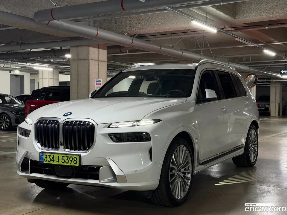 BMW X7 xDrive 40i 7 2025 — фото 1, купить с доставкой в Москву