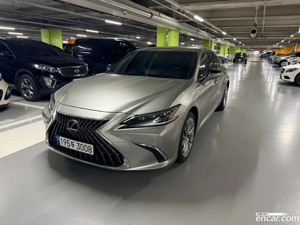 Lexus ES 300h 2023 — миниатюра 2