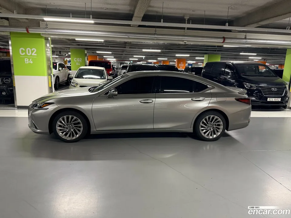 Lexus ES 300h 2023 — миниатюра 3
