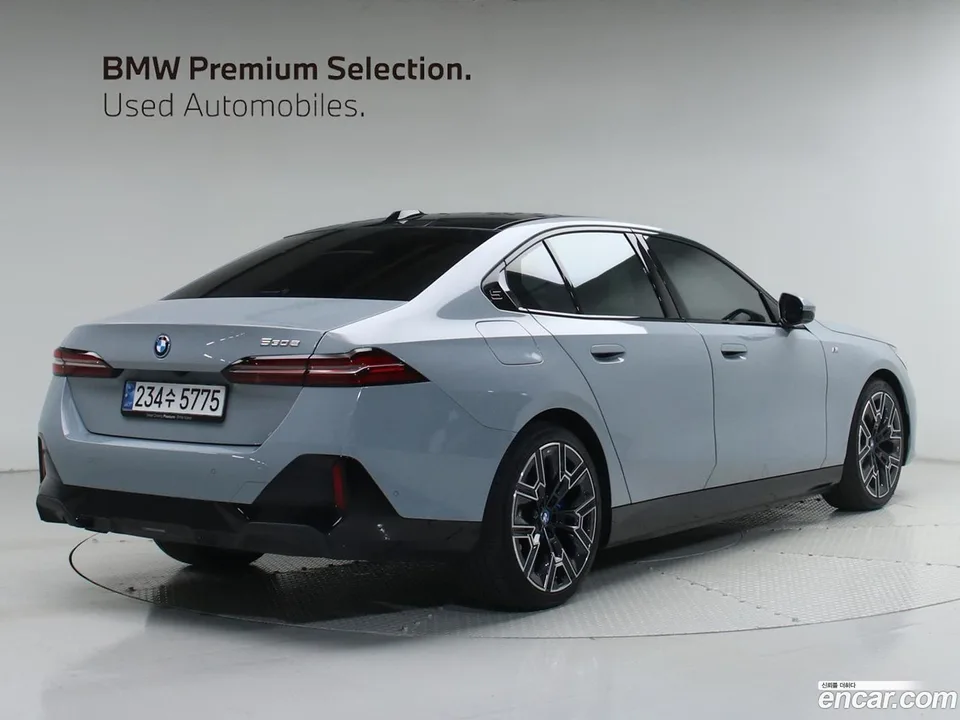 BMW 5 Series 530e M 2025 — миниатюра 4
