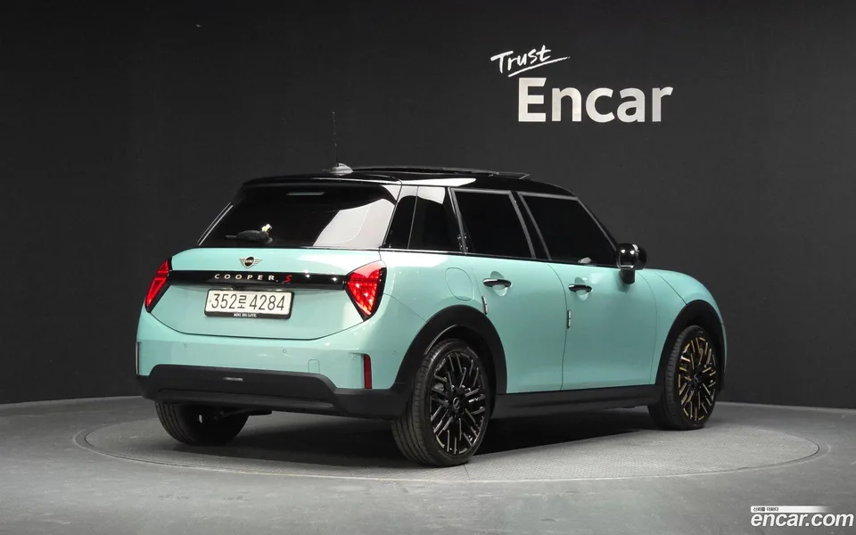 MINI Cooper S 5 2024 — миниатюра 2