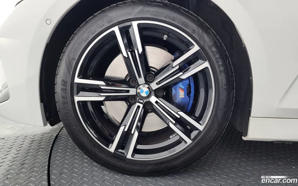 BMW 3 Series 320i M 2023 — миниатюра 5