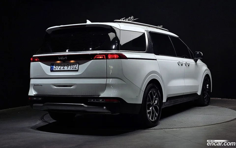 Kia Carnival 9 2023 — миниатюра 2