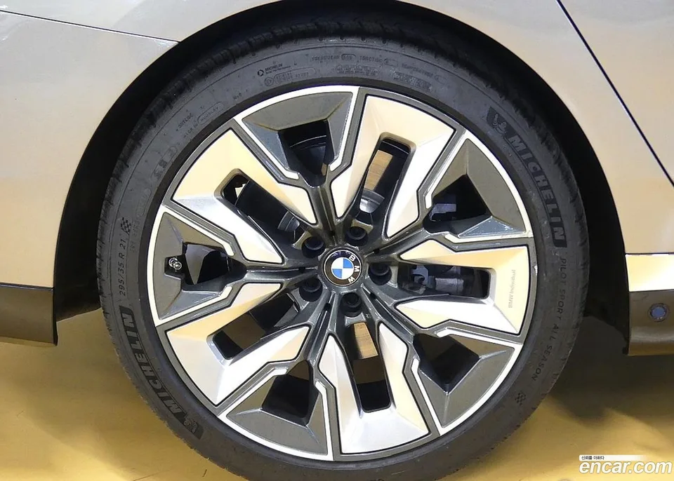 BMW 7 Series 740i xDrive M 2024 — миниатюра 5