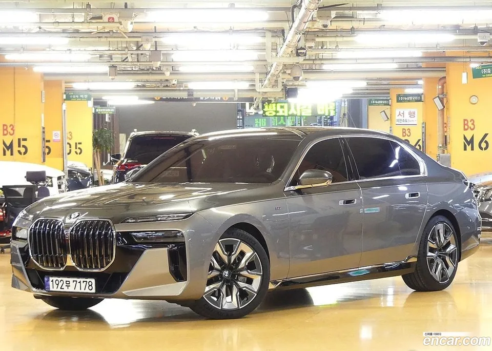 BMW 7 Series 740i xDrive M 2024 — фото 1, купить с доставкой в Москву