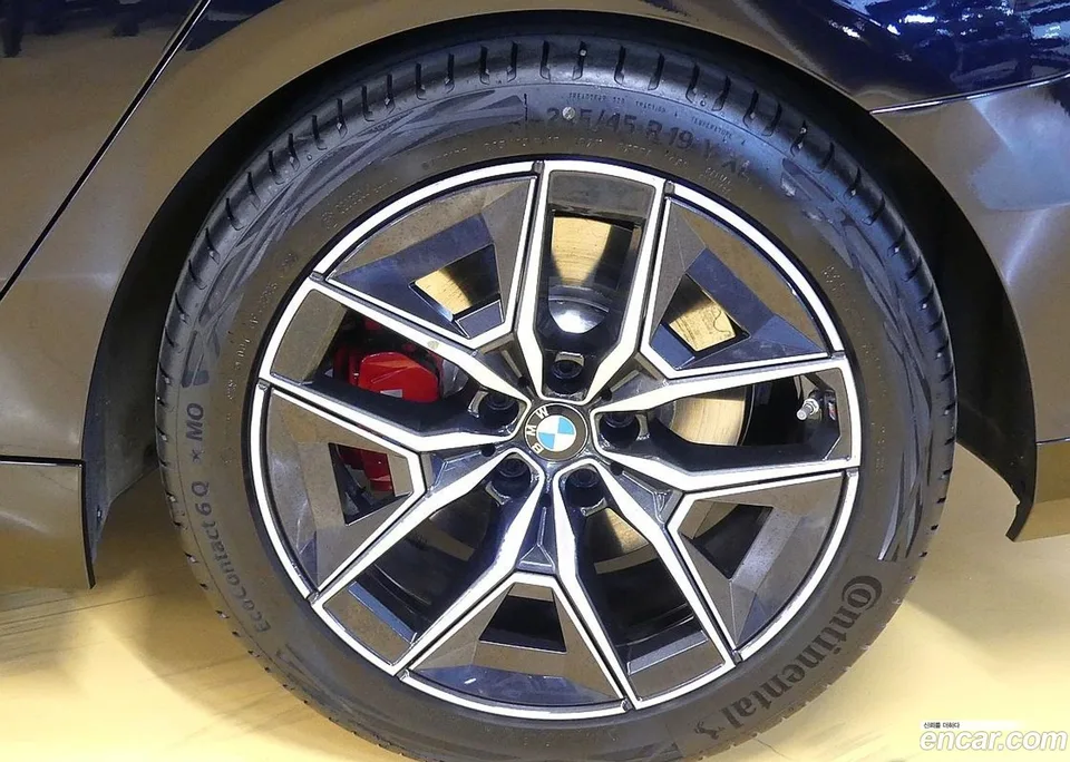 BMW 5 Series 520i 2024 — миниатюра 5